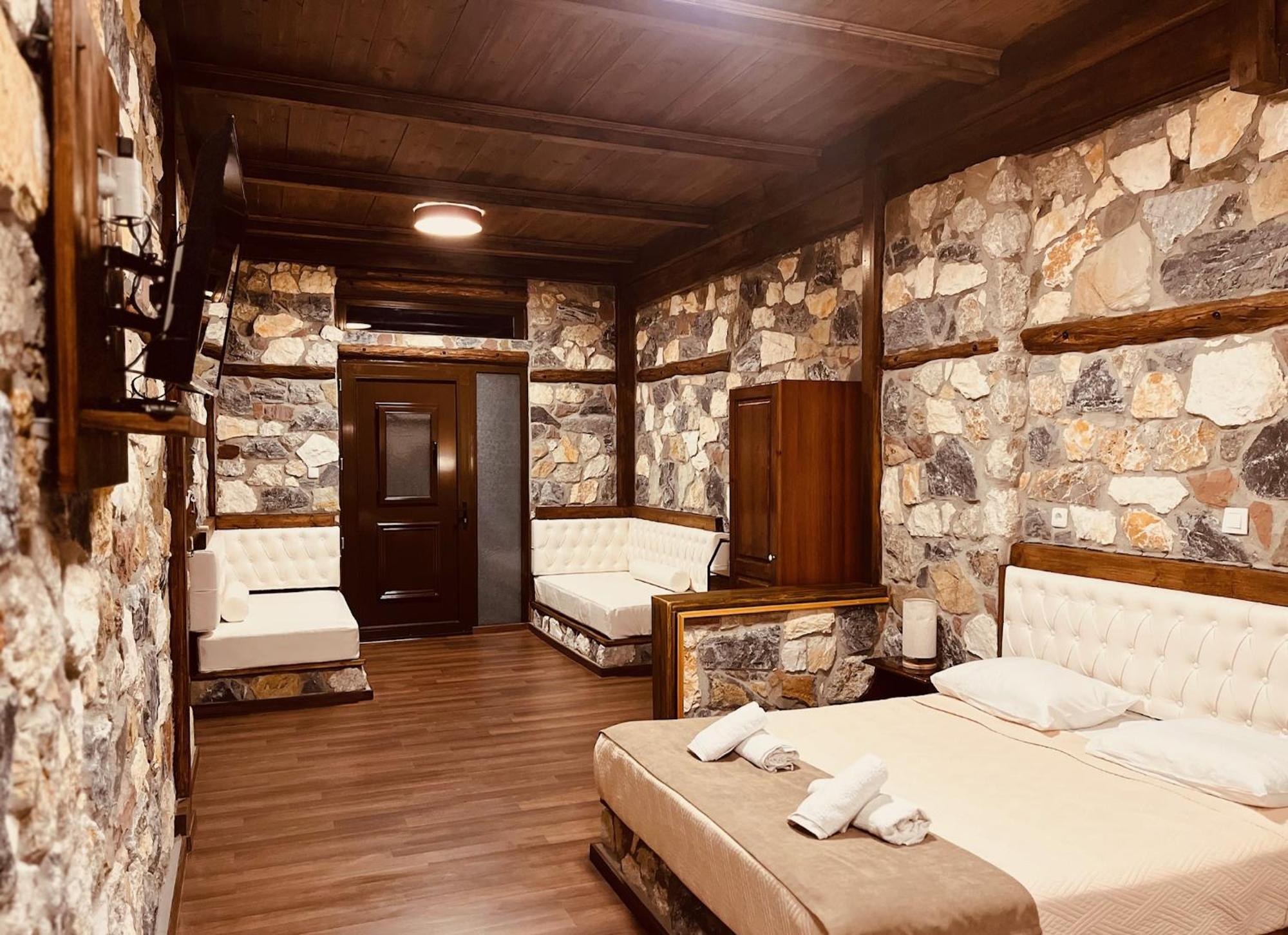 Aparthotel Ataviros Embonas